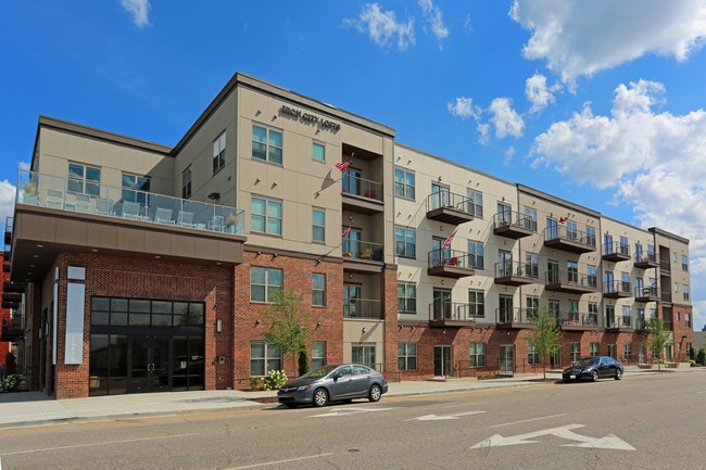 Iron City Lofts in Birmingham, AL - Foto de edificio - Building Photo