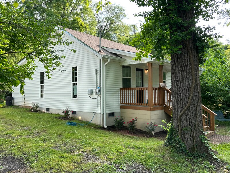 1128 Commerce St in Clarksville, TN - Building Photo