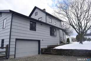 9 Blaine St in Danbury, CT - Building Photo