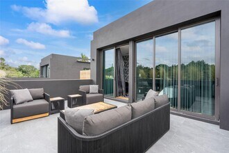 76 NW 44th St in Miami, FL - Building Photo - Building Photo