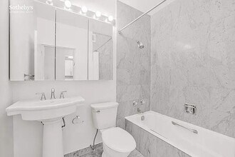 380 Rector Pl in New York, NY - Building Photo - Building Photo