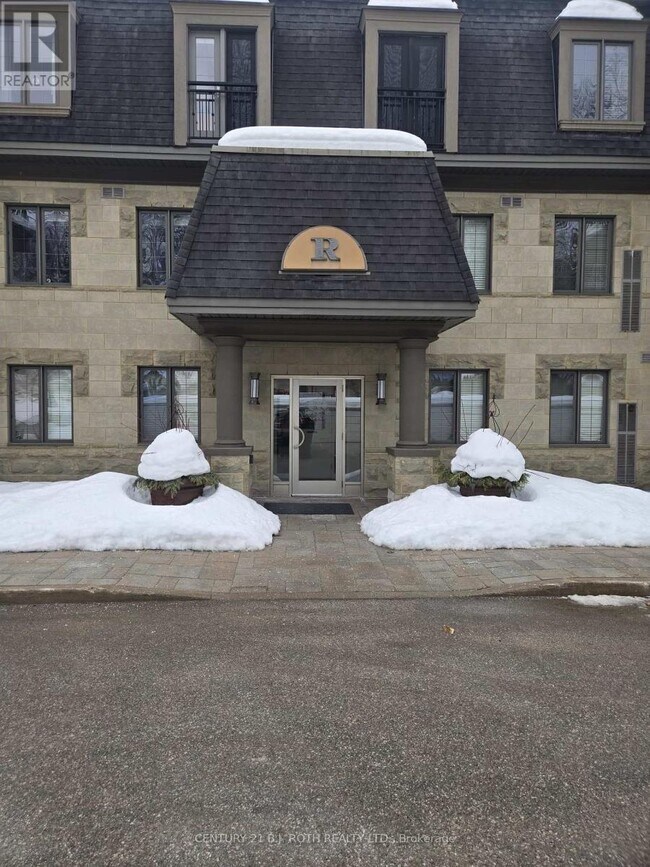 200 Collier St in Barrie, ON - Building Photo - Building Photo