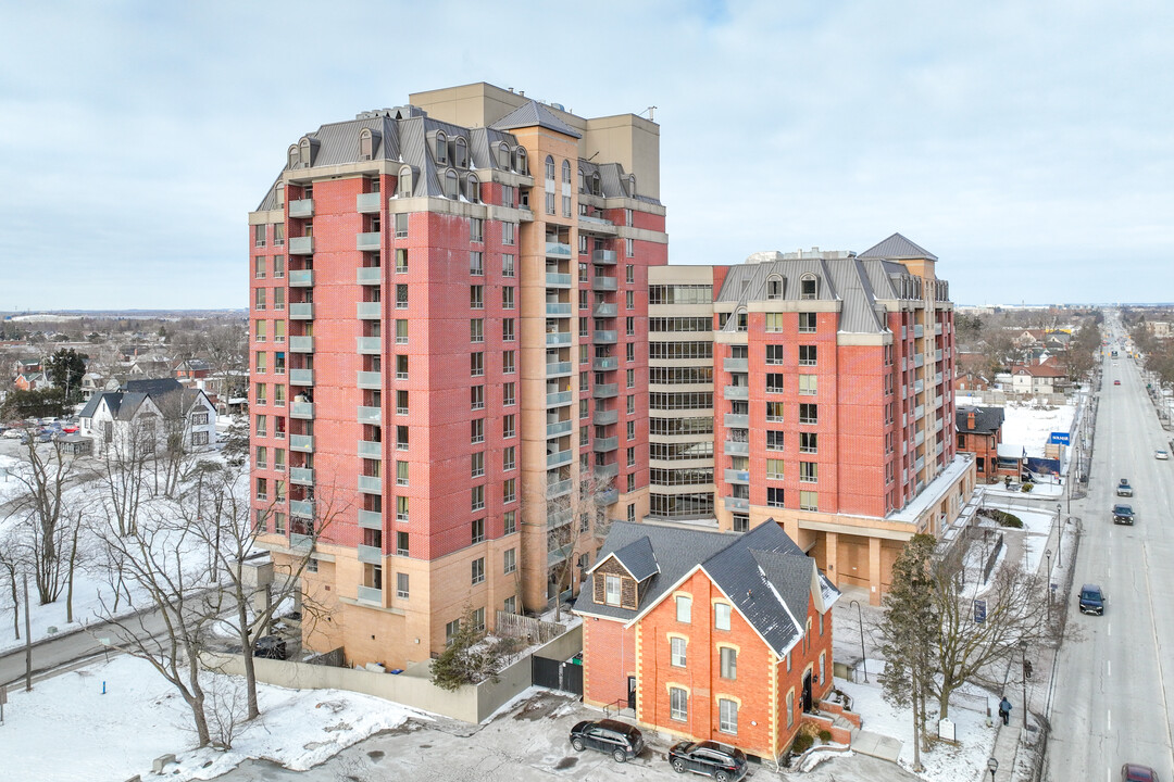 The Landmarq Rental Residences in Brampton, ON - Building Photo