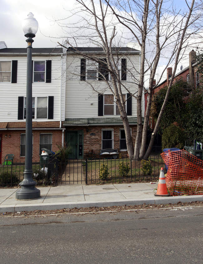 2626 Sherman Ave NW in Washington, DC - Foto de edificio - Building Photo