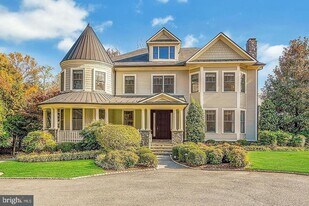 833 Herbert Springs Rd in Alexandria, VA - Building Photo