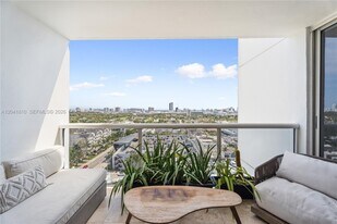 1900 Sunset Harbour Dr in Miami Beach, FL - Building Photo