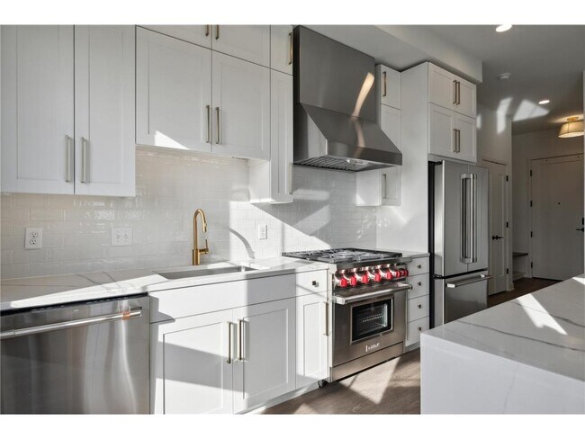 4917 Eden Ave in Edina, MN - Building Photo - Building Photo