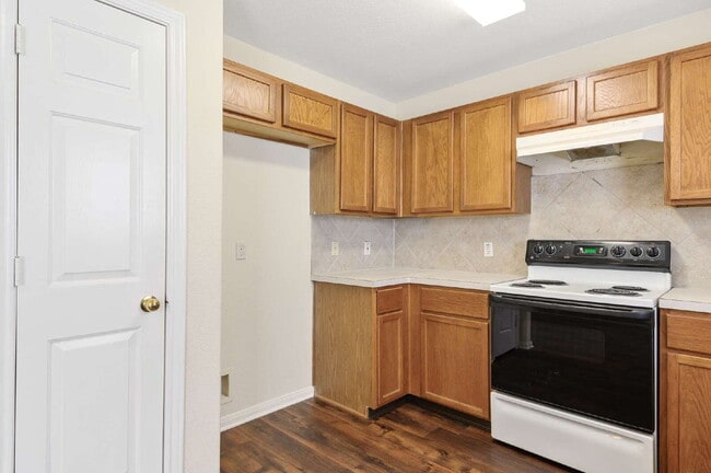 203 Paradise Ln in Montgomery, TX - Building Photo - Building Photo