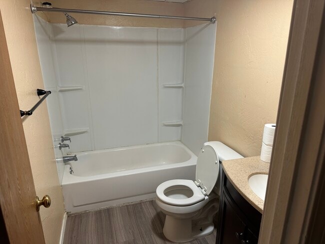 142 Townsend Ct, Unit Hollister Basement Apartm in Hollister, MO - Building Photo - Building Photo