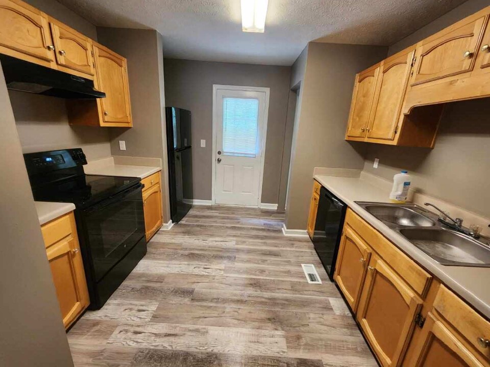 128 Austin Cir, Unit 2 in Carrollton, GA - Foto de edificio