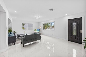 255 Glouchester St in Boca Raton, FL - Building Photo - Building Photo