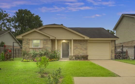 3467 Overcross Dr in Houston, TX - Building Photo