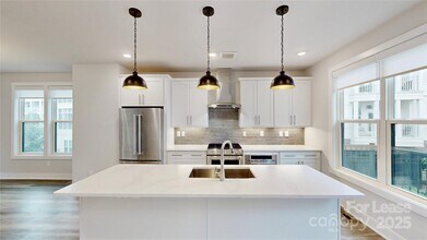 7017 Louie Ln in Charlotte, NC - Building Photo - Building Photo