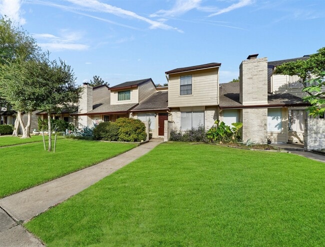 10328 Cook Rd in Houston, TX - Foto de edificio - Building Photo