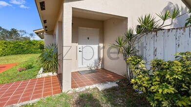 16110 SW 300th St in Homestead, FL - Building Photo - Building Photo