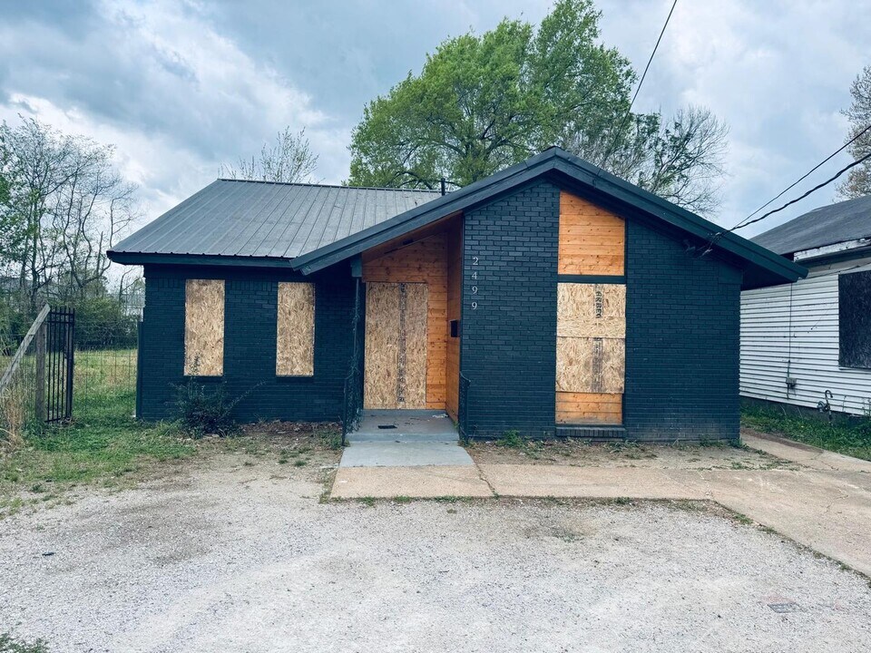 2499 Calvert Ave in Memphis, TN - Building Photo