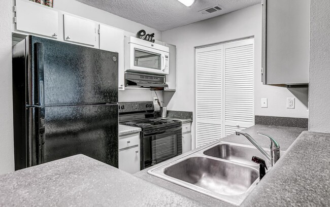 Continental Park Apartments in Tallahassee, FL - Foto de edificio - Building Photo