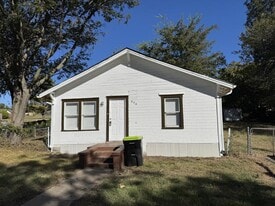 800 S Cherry Ave in Ada, OK - Building Photo