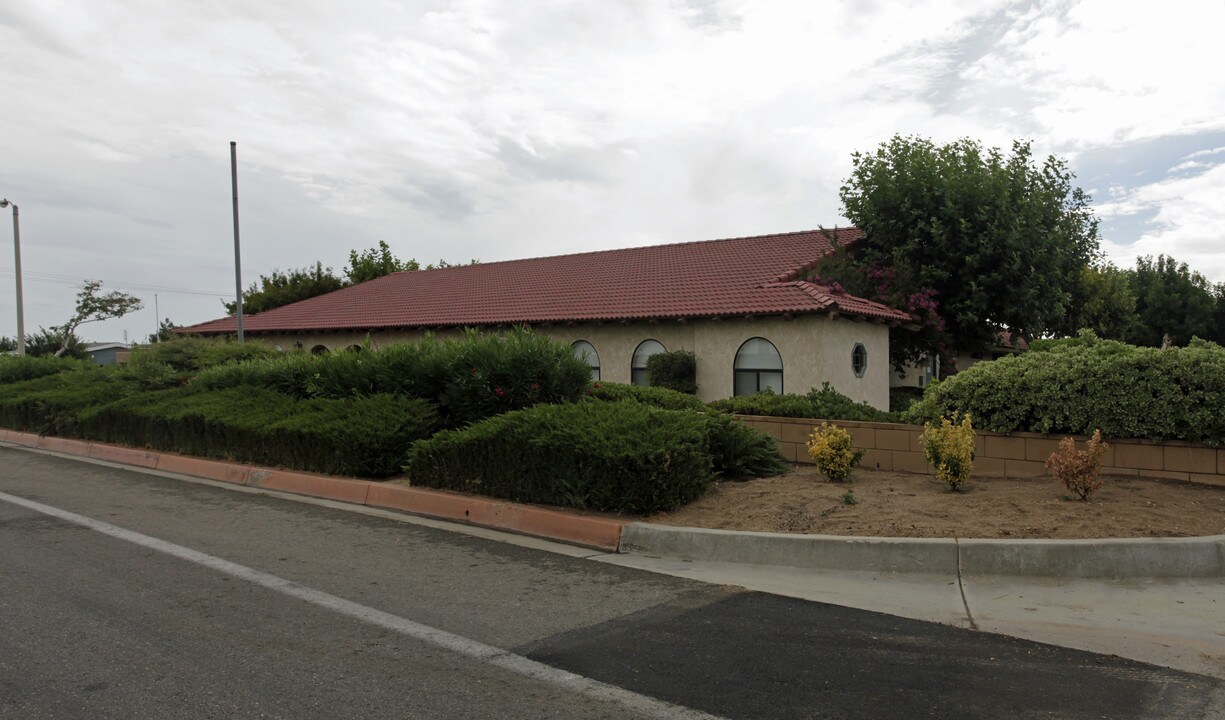 9161 Santa Fe Ave E in Hesperia, CA - Foto de edificio