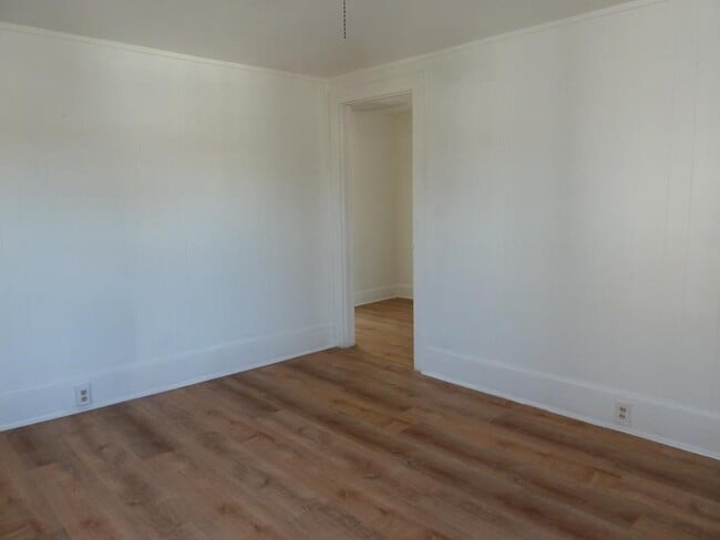 property at 118 W 6th St