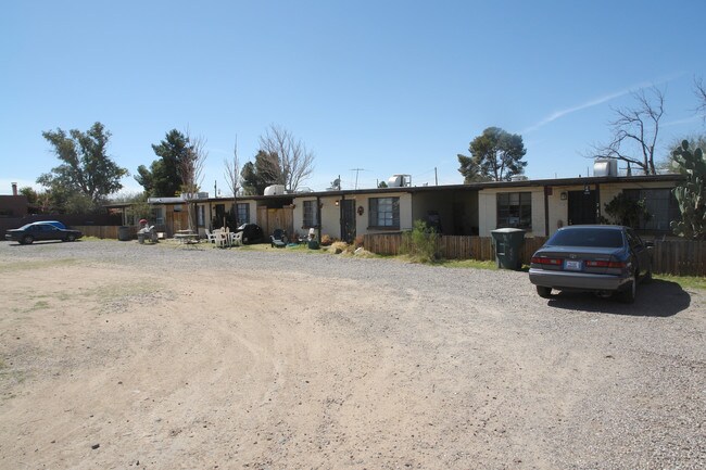 2737-2747 N Richey Blvd in Tucson, AZ - Foto de edificio - Building Photo