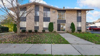 Rosewood Apartments in Ferndale, MI - Building Photo