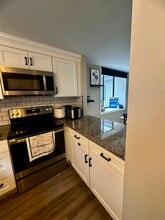 22 Essex Grn Dr in Merrimack, NH - Building Photo - Building Photo