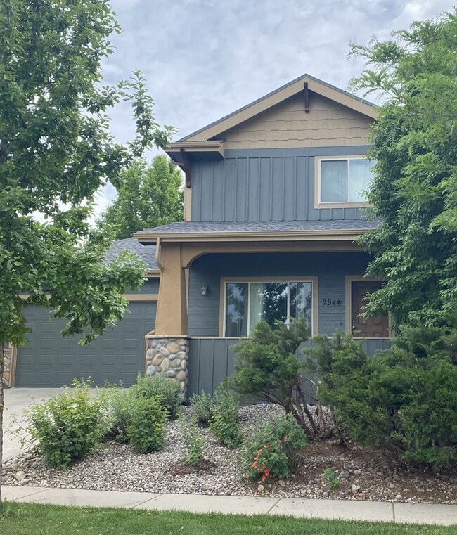 property at 2944 Des Moines Dr