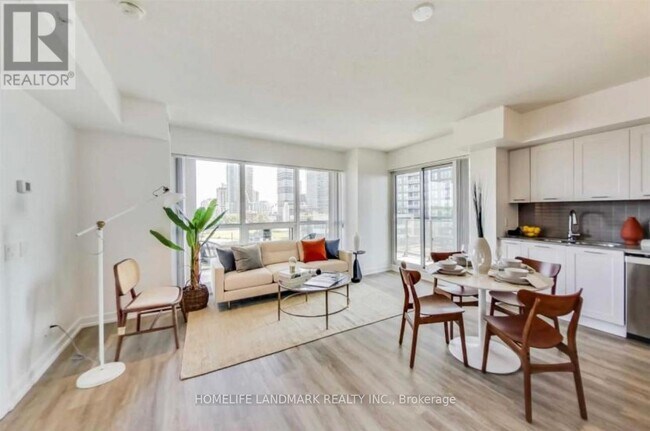 2220 Lake Shore Blvd W in Toronto, ON - Building Photo - Building Photo