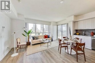 2220 Lake Shore Blvd W in Toronto, ON - Building Photo - Building Photo