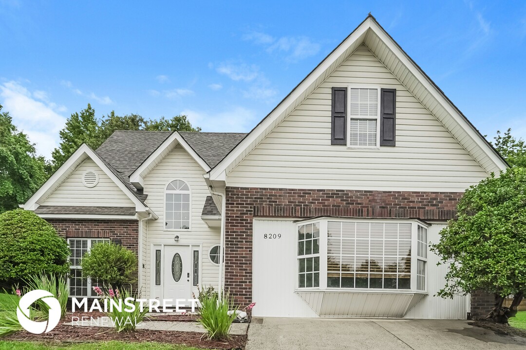 8209 Vermilion Dr in Charlotte, NC - Building Photo