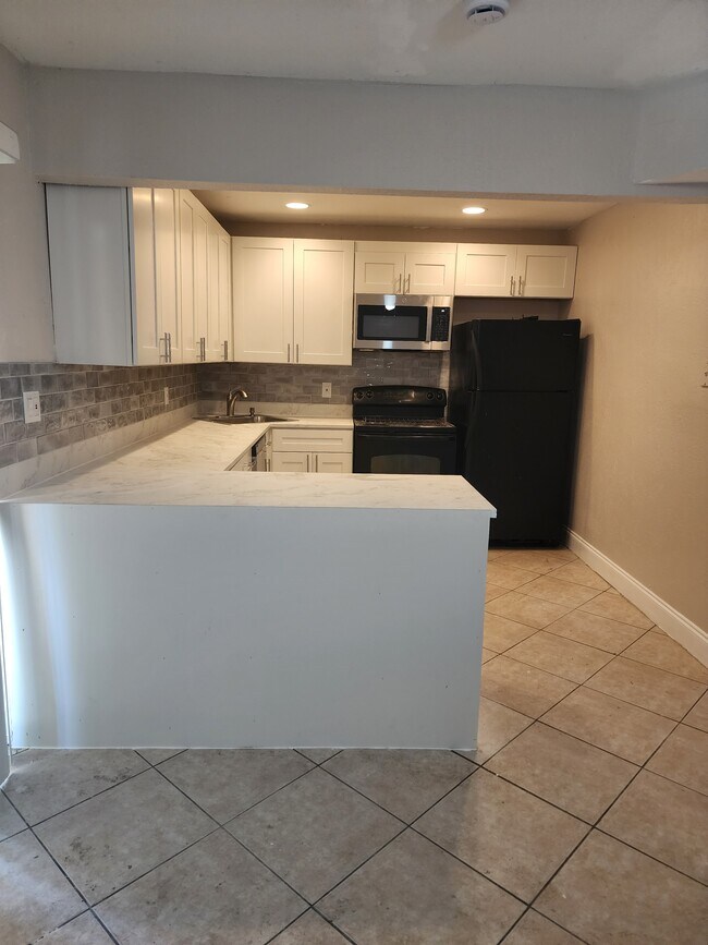 2631 NW 60th Way in Sunrise, FL - Building Photo - Building Photo