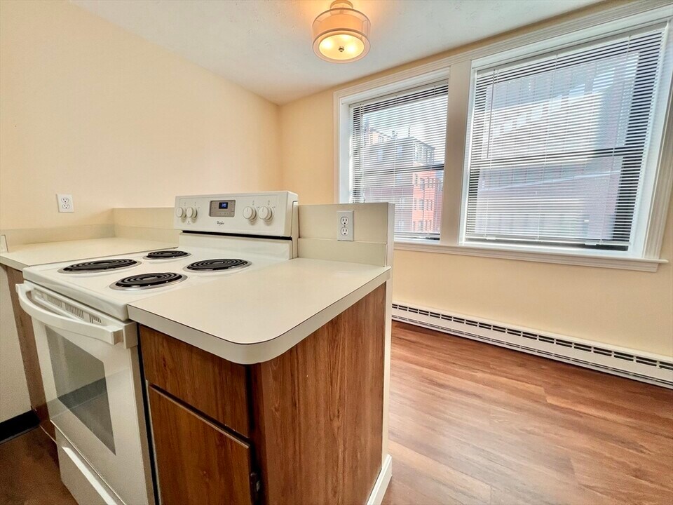 218 North St in Boston, MA - Building Photo