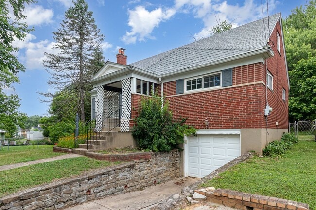 3699 Edgebrook Dr in Cincinnati, OH - Building Photo - Building Photo
