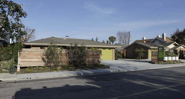 2379-2381 Elden Ave in Costa Mesa, CA - Foto de edificio - Building Photo