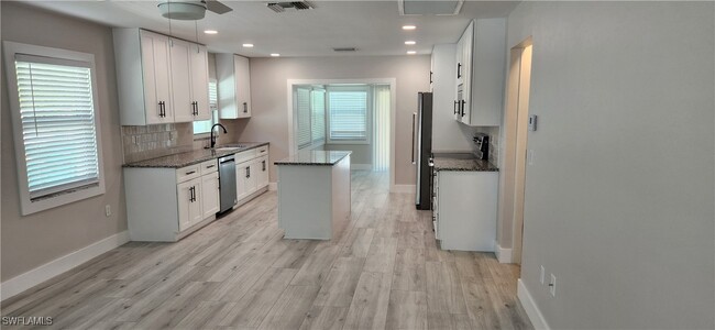 527 97th Ave N in Naples, FL - Building Photo - Building Photo