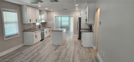 527 97th Ave N in Naples, FL - Building Photo - Building Photo