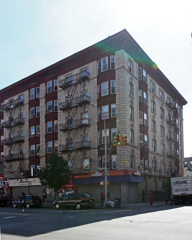 561 W 180th St in New York, NY - Building Photo - Building Photo