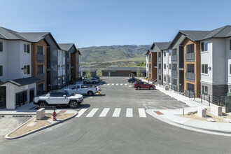 Canyon's Edge Apartments in Reno, NV - Building Photo - Building Photo