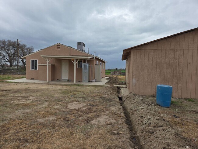 20270 CA-140 in Gustine, CA - Building Photo - Building Photo