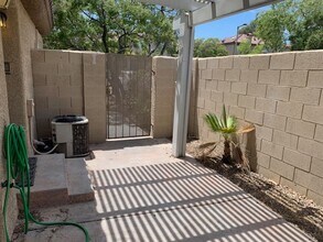 7604 Almeria St in Las Vegas, NV - Building Photo - Building Photo