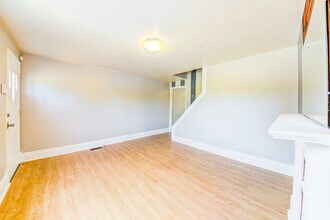 1008 E Warrington Ave in Pittsburgh, PA - Building Photo - Building Photo