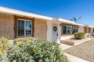 10362 W Oakmont Dr in Sun City, AZ - Building Photo