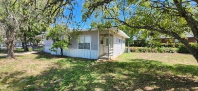 112 Bluebonnet Rd in La Vernia, TX - Building Photo - Building Photo