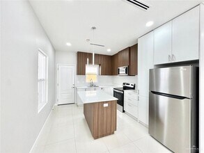 14 Larkspur Ave in McAllen, TX - Building Photo - Building Photo