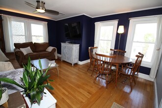12 Playstead Rd in Boston, MA - Foto de edificio - Building Photo