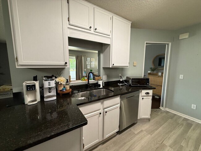 14357 Estates Ave in Apple Valley, MN - Building Photo - Building Photo
