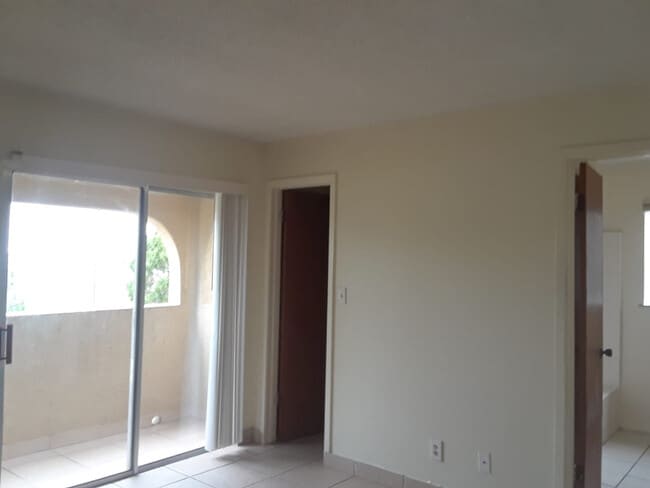 542 W Polk St in Port Isabel, TX - Building Photo - Building Photo