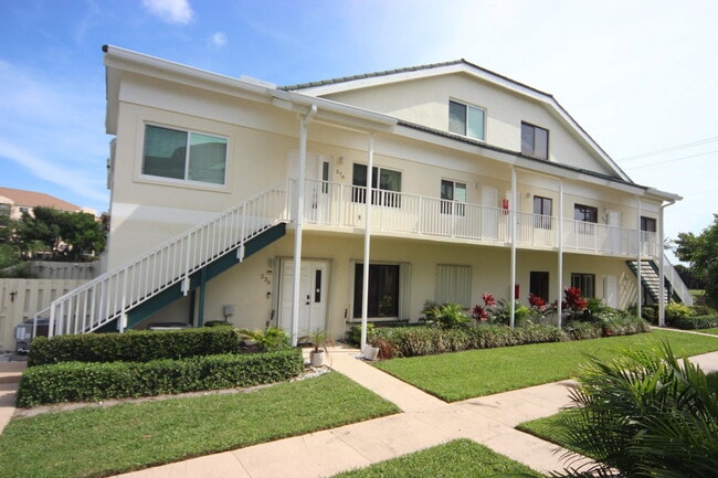 270 Bella Vista Ct N in Jupiter, FL - Building Photo - Building Photo