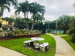 7795 Grande St in Sunrise, FL - Building Photo - Building Photo